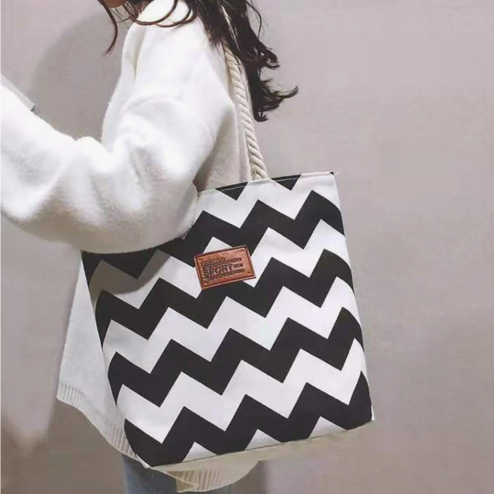 Dollcini Női Kézitáska – Vízálló és Könnyű Műbőr, Fekete-Fehér