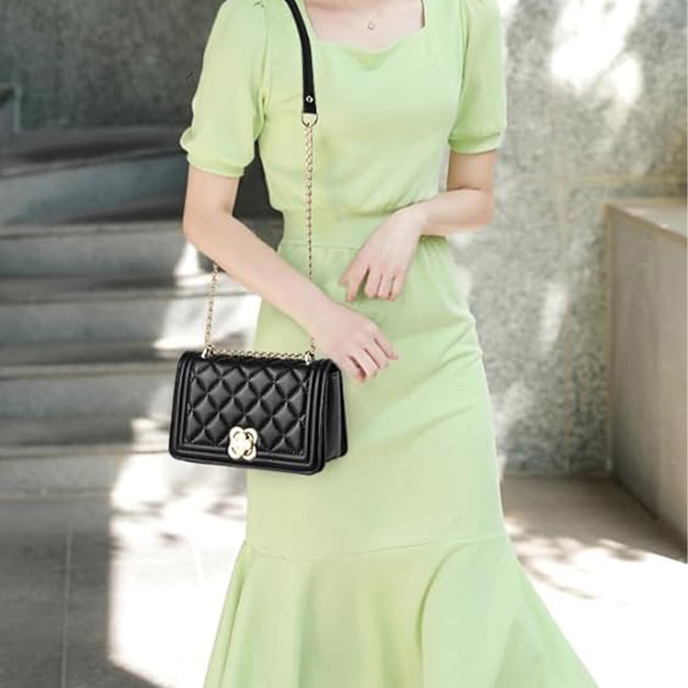 Dollcini Steppelt Női Futártáska – Elegáns, Aranyláncos Válltáska