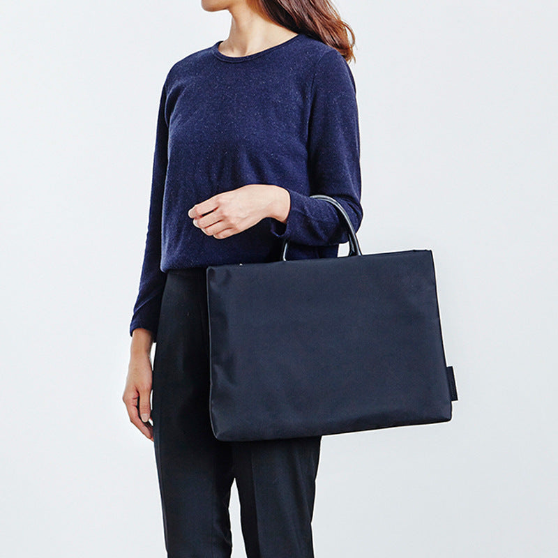 Dollcini Vízálló Laptoptáska – Stílusos és Tartós, Napi Használatra