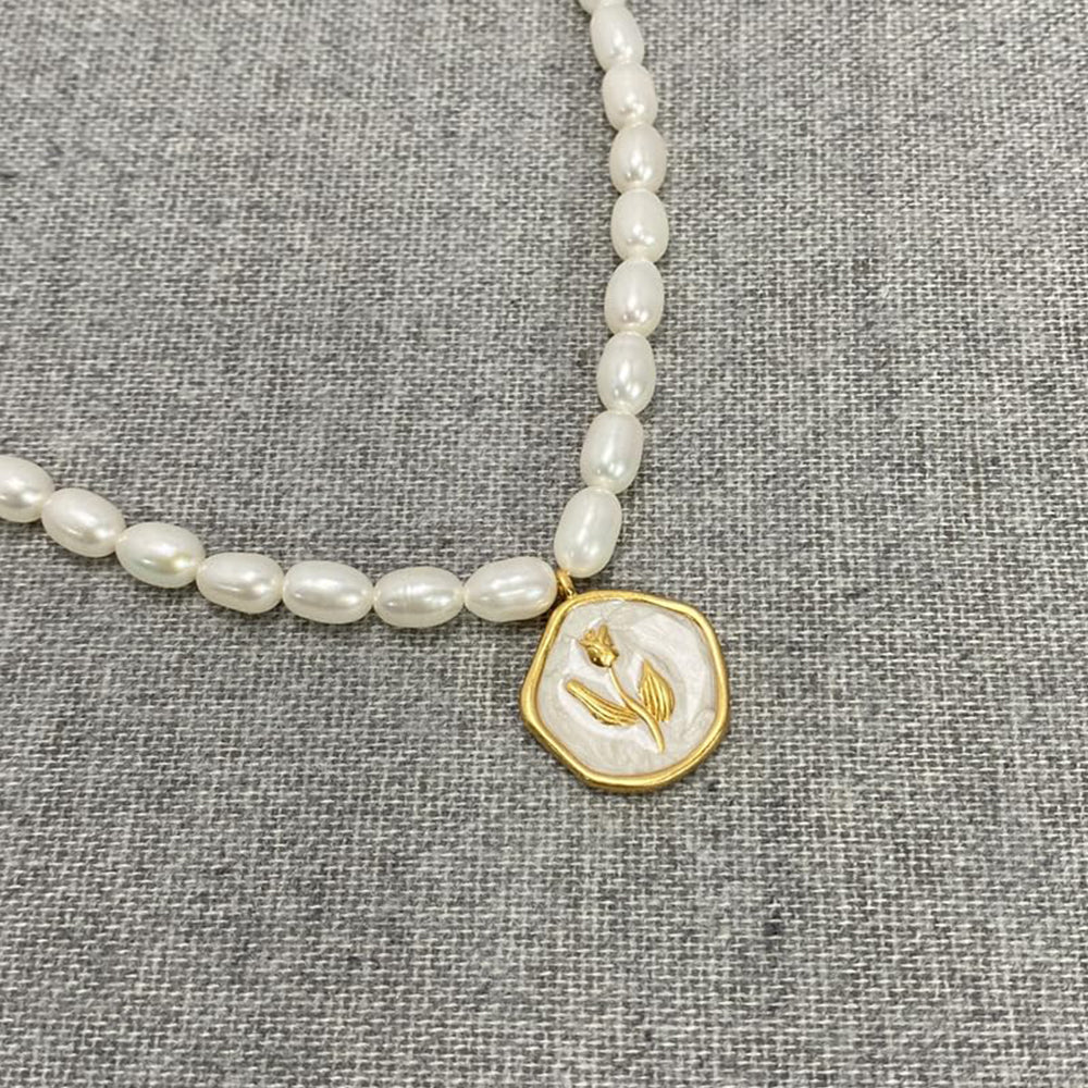 Dollcini Pearl Ékszerkészlet – Nyaklánc és Gyöngy Fülbevaló