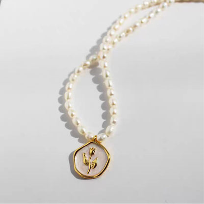 Dollcini Pearl Gyöngy Nyaklánc Virág Medállal – Rózsa vagy Tulipán