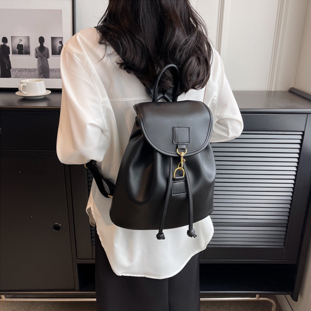 Dollcini Divatos Női Hátizsák – Elegáns és Praktikus Műbőr Táska