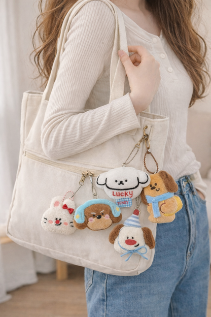 Dollcini, charm decorativ pentru geantă, cu personaj de desene animate – accesoriu drăguț (9,2 × 6 cm)