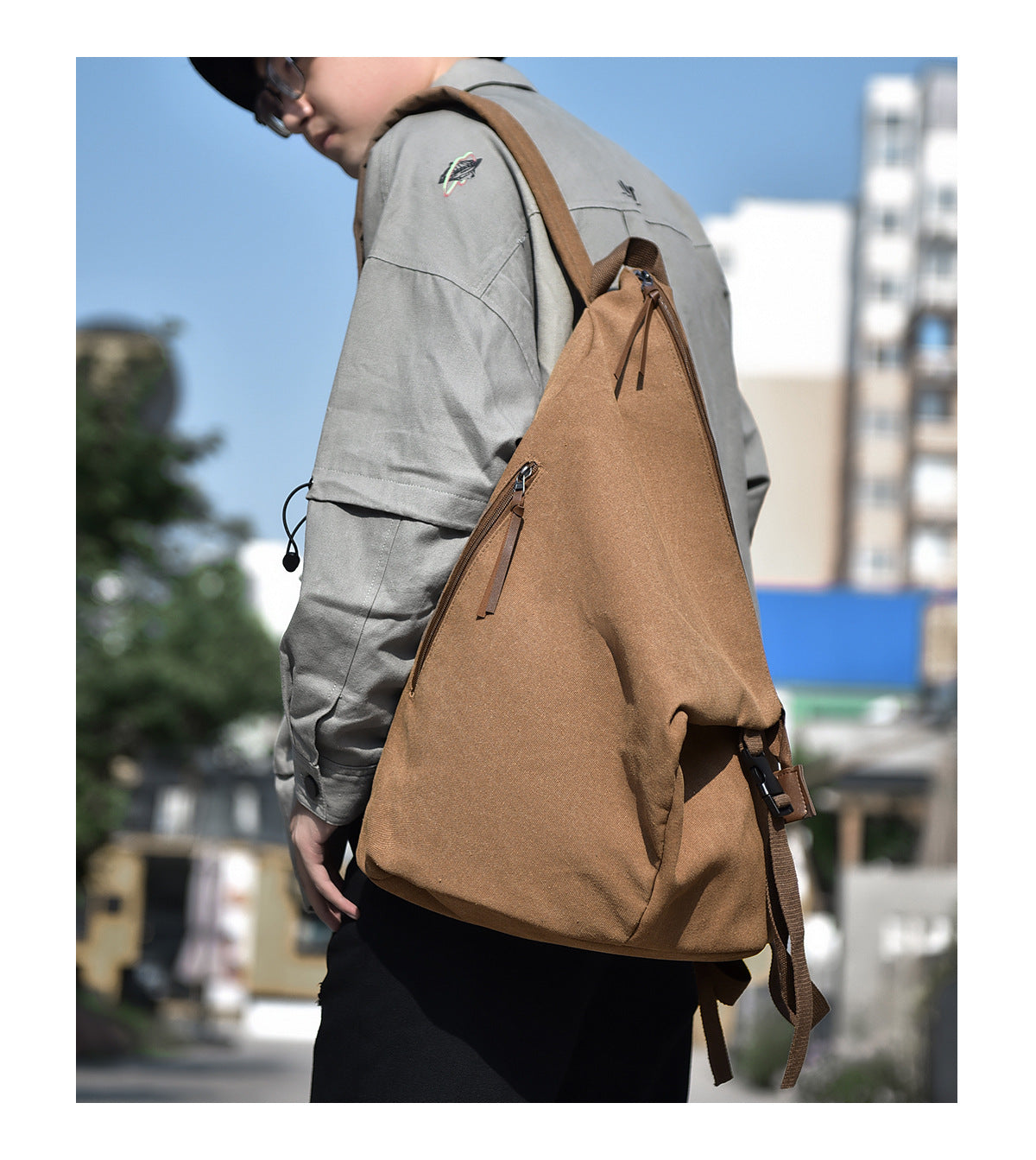 Geantă de umăr unisex Dollcini – Fabricată din material textil ușor și durabil, potrivită pentru uz zilnic, atât pentru bărbați, cât și pentru femei.