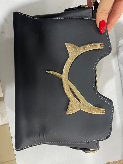 Dollcini Outlet Női Kézitáska – Elegáns, Cicás Fogantyúval, Szépséghibás termék