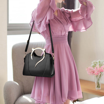 Dollcini Outlet Női Kézitáska – Elegáns, Cicás Fogantyúval, Szépséghibás termék